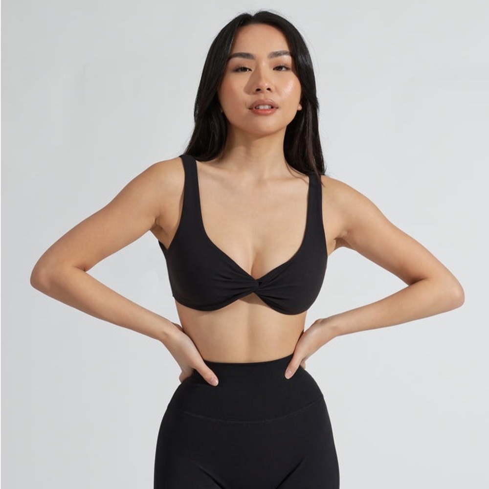 Buffbunny Black Twisted Sports Bra NWT